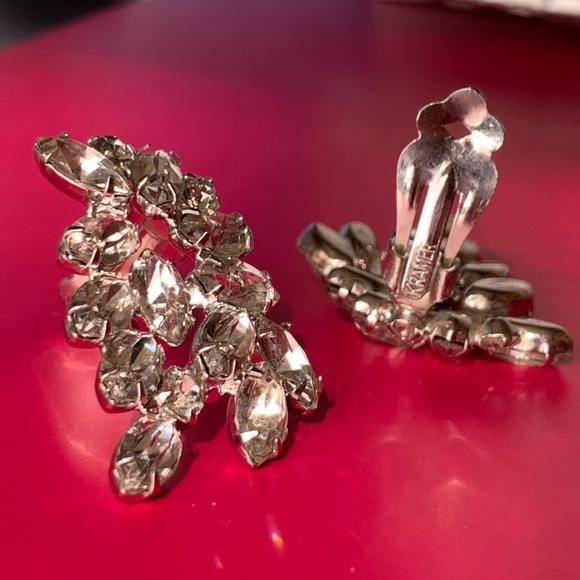 Vintage Kramer New York White Rhinestone Silver Tone Clip Earrings - Picture 5 of 12